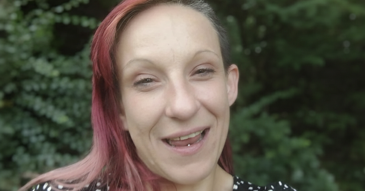 Záhadně zmizela, doma má malého syna. Policie marně pátrá po ženě, neviděli jste ji?