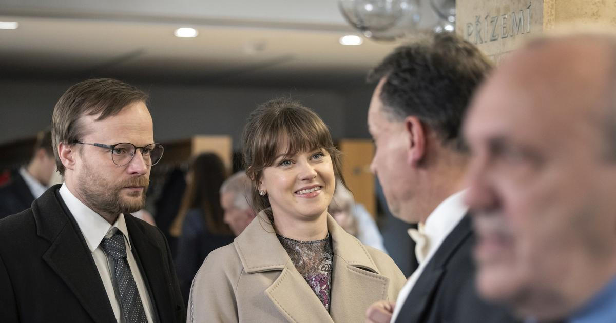 Podle Hájíčkova románu Dešťová hůl vzniká minisérie. Objeví se v ní Boková a Hádek