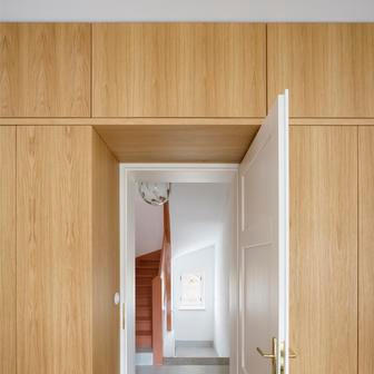 Díky vhodné úpravě spolu historická část a novostavba nesoupeří – naopak se příjemně doplňují.