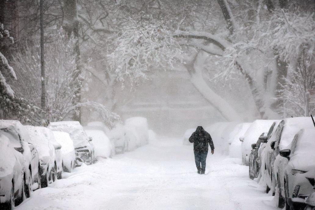 Powerful winter storm hits New York City
