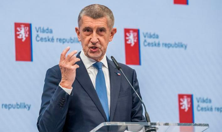 Andrej Babiš, premiér, politik, gesto