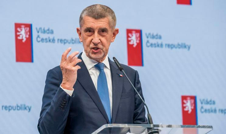 Andrej Babiš, premiér, politik, gesto