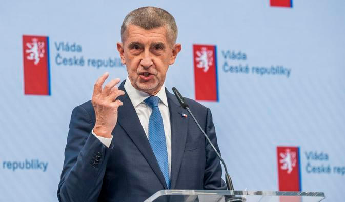 Andrej Babiš, premiér, politik, gesto
