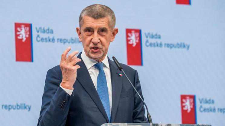 Andrej Babiš, premiér, politik, gesto