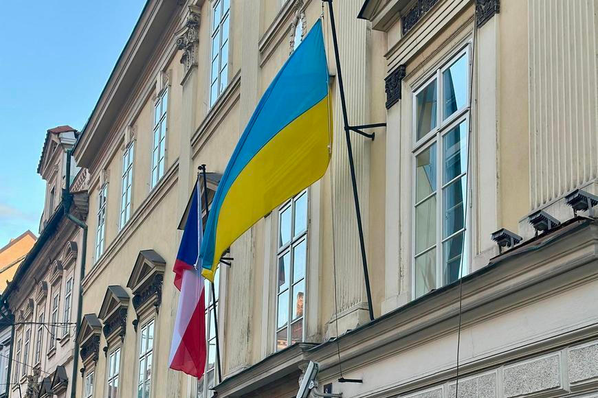 Bojkot ukrajinských vlajek. SPD zuří, že se k nim nikdo z vlády nepřipojil