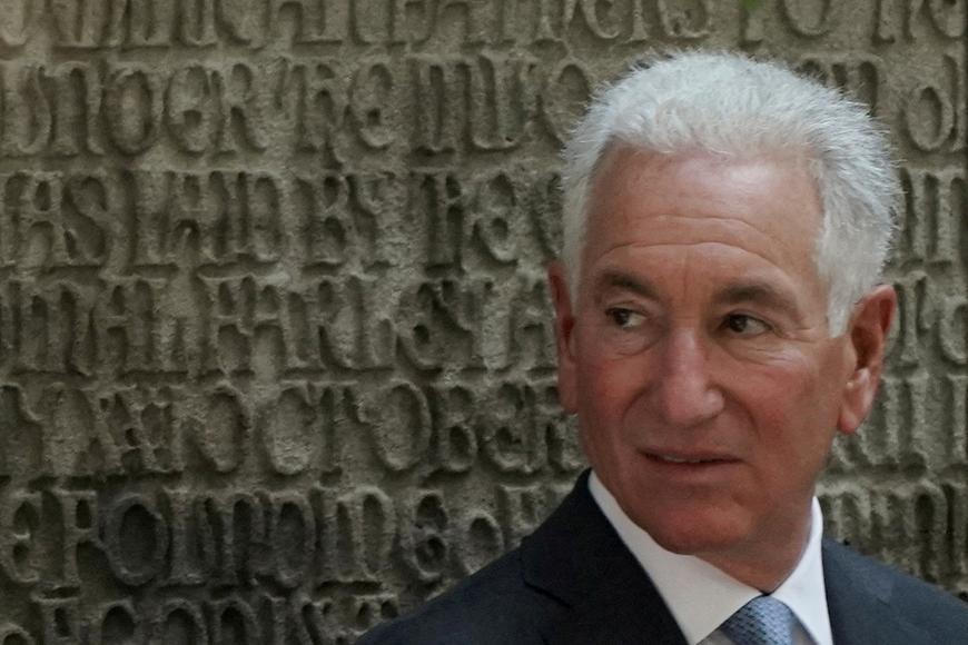 Velvyslanec USA v Paříži, jenž nevyslyšel předvolání, volal ministrovi zahraničí