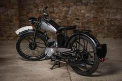 ČZ 125 A z roku 1947 má po renovaci vyvolávací cenu 80 tisíc korun.