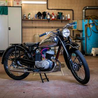 Na stejné částce začíná i ČZ 125 T z roku 1949...