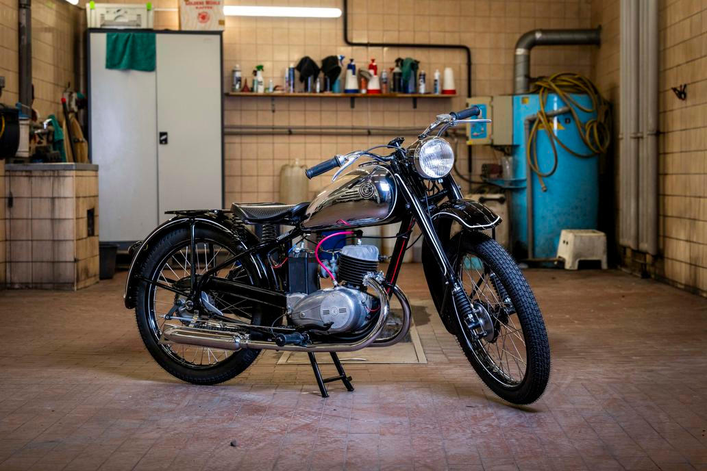 Na stejné částce začíná i ČZ 125 T z roku 1949...