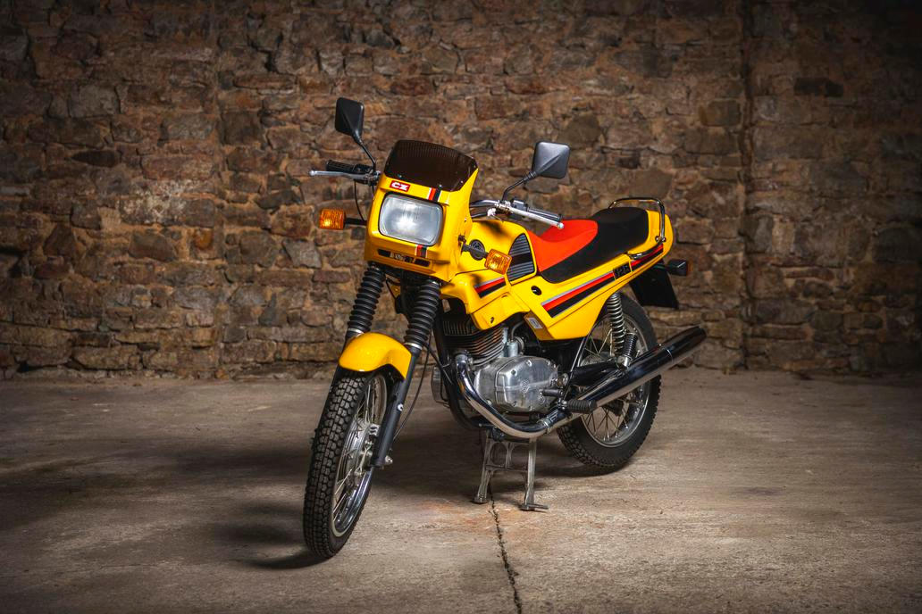 Žlutá ČZ 125/488.4 z roku 1995 ujela jen 15 kilometrů.