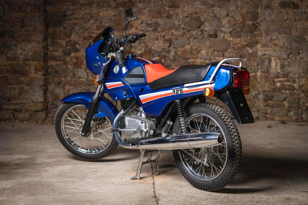 ČZ 125/488.4.5 z roku 1996 zvládla 4 km a je to také poslední sériový motocykl pod značkou ČZ.