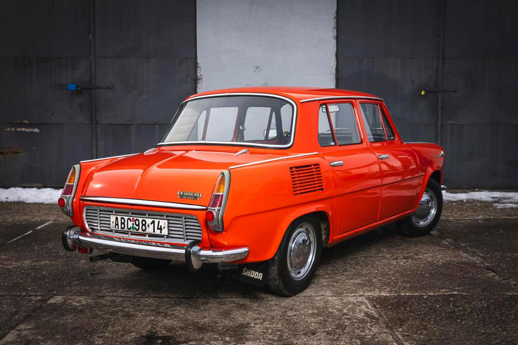 Škoda 1000 MB de Luxe z roku 1968 má podobně jako předchozí 450 po renovaci. Vyvolávací cena je 180 tisíc korun.