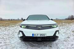 Vrcholná verze Opelu Grandland má elektrický pohon všech kol.