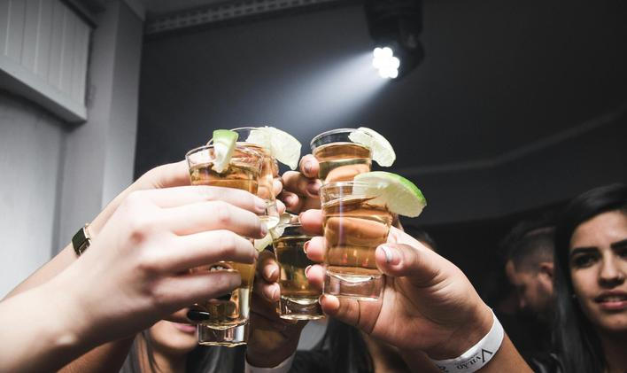 Mládež se dnes baví úplně jinak, než dřívější generace.