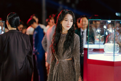 Shin Hye-sun v jihokorejském krimiseriálu Iluze jménem Sarah (2026).