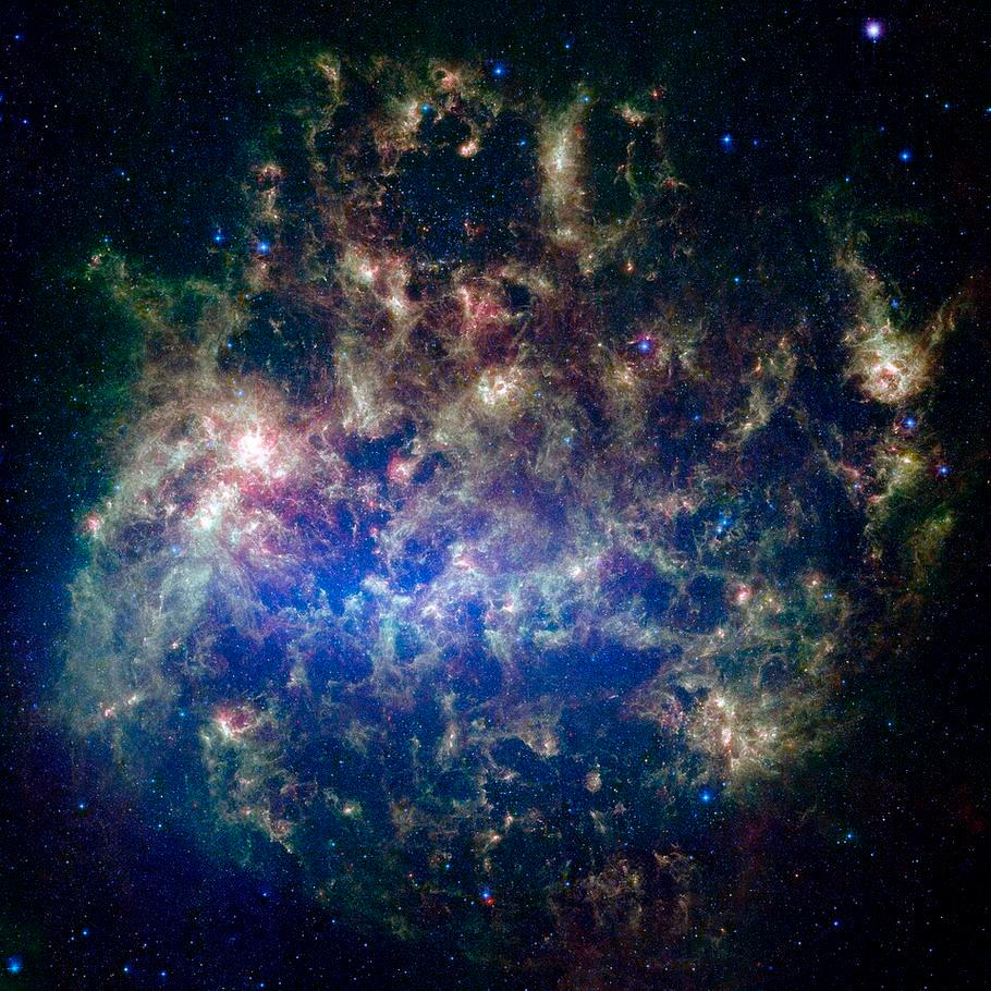 Snímek z vesmírného dalekohledu Spitzer americké agentury NASA zachycuje Velké Magellanovo mračno, satelitní galaxii naší Mléčné dráhy. Infračervená mozaika složená z tří set tisíc jednotlivých polí poskytuje astronomům jedinečnou příležitost zkoumat životní cyklus hvězd a mezihvězdného prachu v rámci jediné galaxie.
