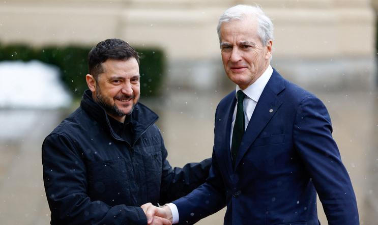 Ukrajinský prezident Volodymyr Zelenskyj s norským premiérem Jonasem Störem v Kyjevě.