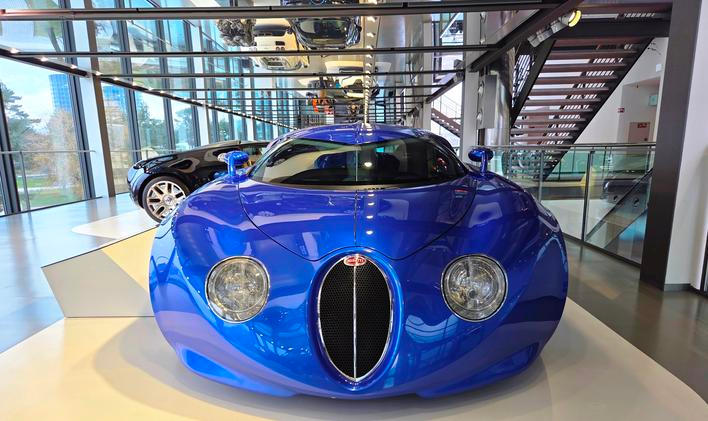 Dříve nepředstavený prototyp Bugatti Veyron z roku 1999.