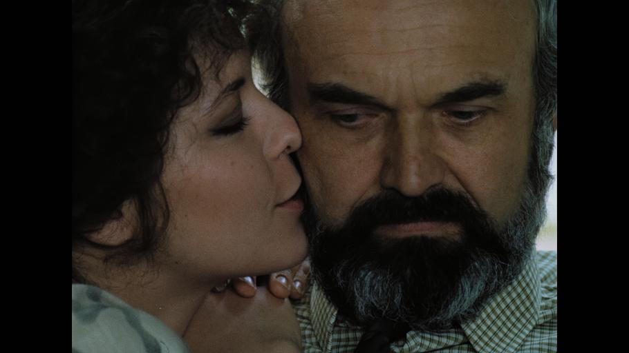 Zdeněk Svěrák a Ivona Krajčovičová ve filmu Jako jed (1985).