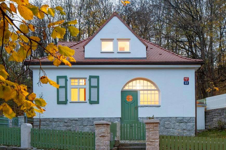 Křídlo nad zahradou. Jak se malá liberecká vilka proměnila v moderní domov pro rodinu