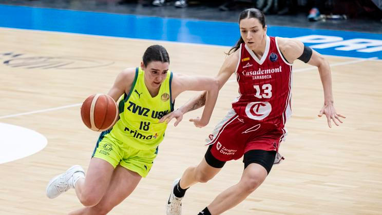 Pauline Astierová z USK Praha a Helena Pueyová ze Zaragozy