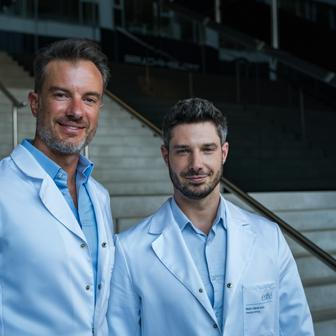 Spolu se svým týmem odborníků pomáhá lidem s morbidní obezitou nejen shodit desítky kilogramů, ale především nastavit nové návyky, které jim umožní zvládnout návrat do běžného života a udržet si výsledky i po skončení natáčení.