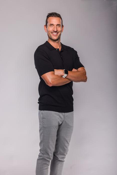 Právě v těchto chvílích je jeho role klíčová – pomáhá účastníkům znovu najít směr a připomenout jim, proč se rozhodli svůj život změnit. Výsledkem pak není jen úbytek na váze, ale i větší sebevědomí, samostatnost a schopnost převzít odpovědnost za vlastní zdraví.