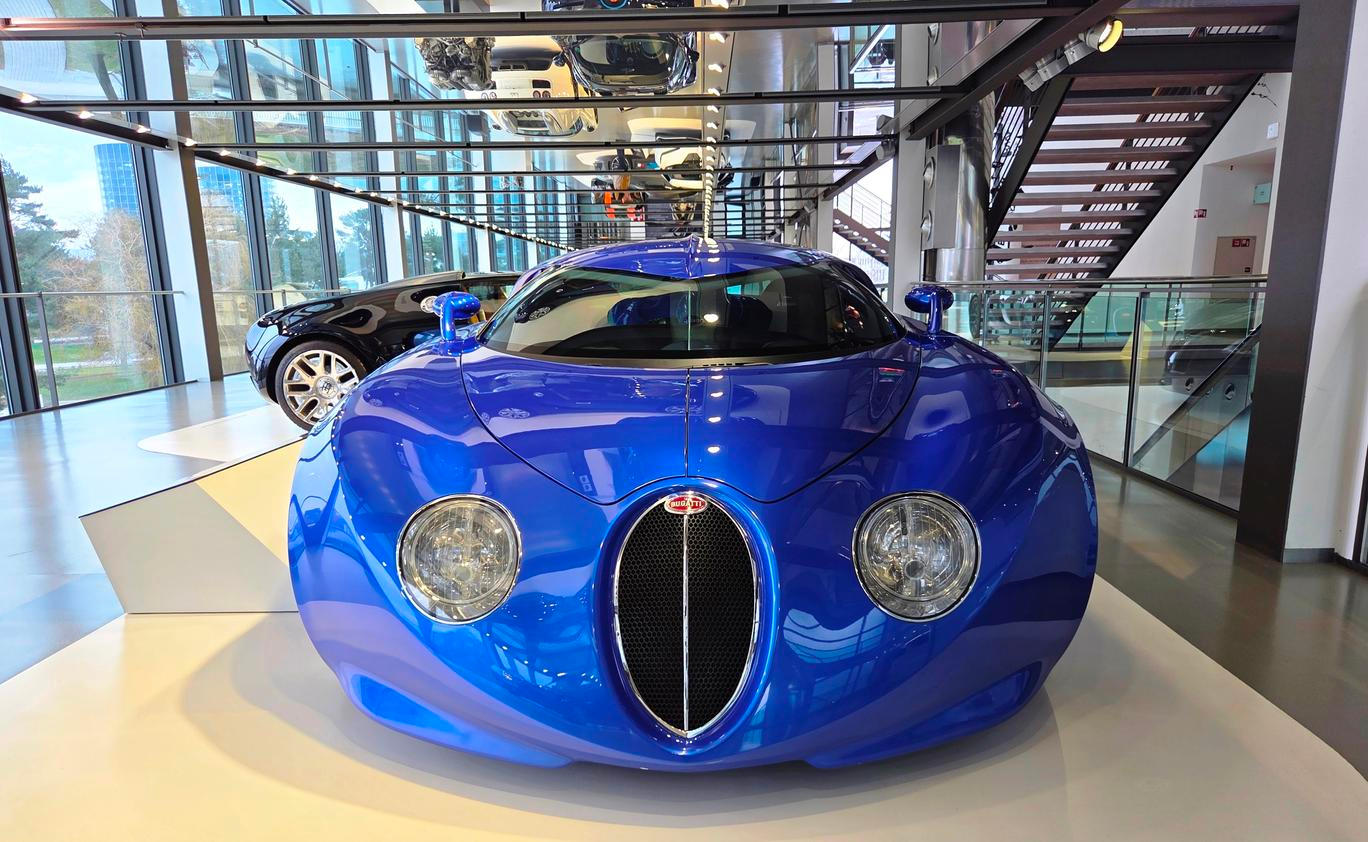 Dříve nepředstavený prototyp Bugatti Veyron z roku 1999.
