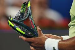 Zničená tenisová raketa - ilustrační foto