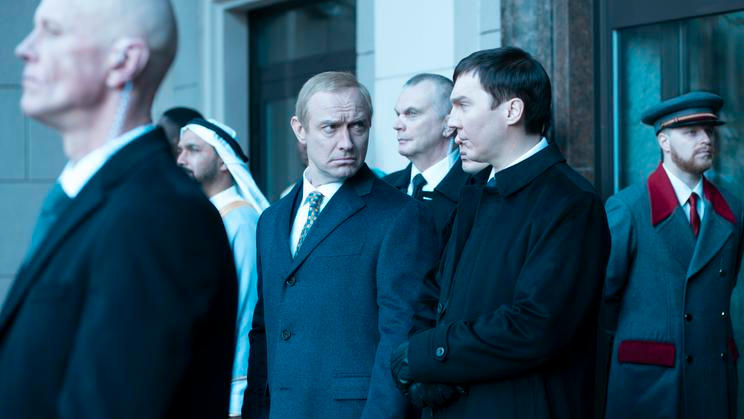 Jude Law jako Vladimír Putin a Paul Dano coby jeho poradce Baranov ve filmu Čaroděj z Kremlu.