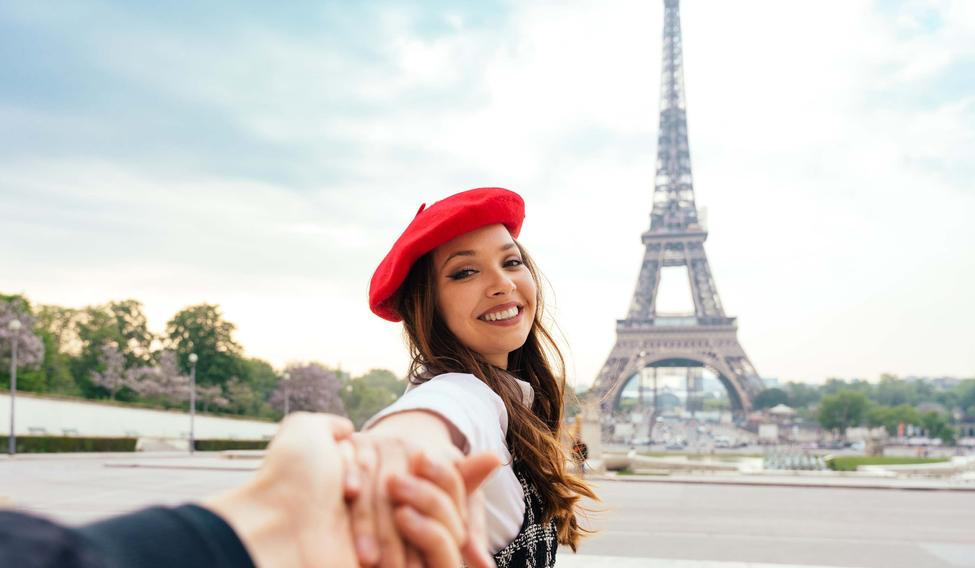 Cheerful,Happy,Couple,In,Love,Visiting,Paris,City,Centre,And