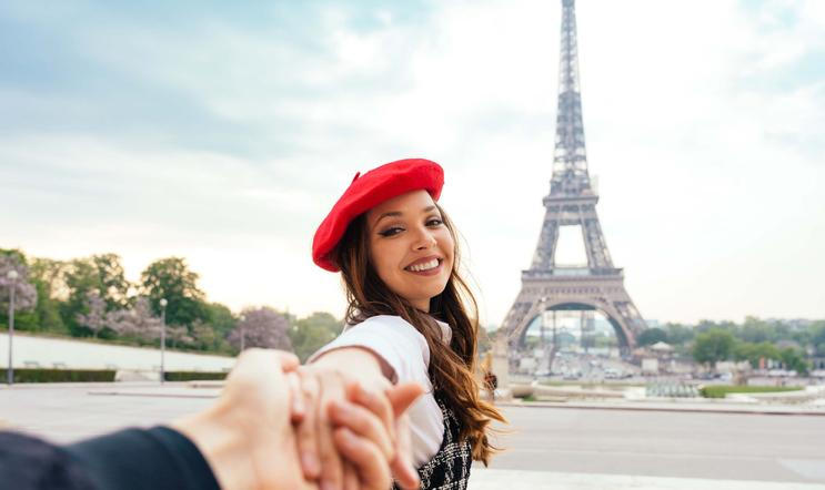 Cheerful,Happy,Couple,In,Love,Visiting,Paris,City,Centre,And