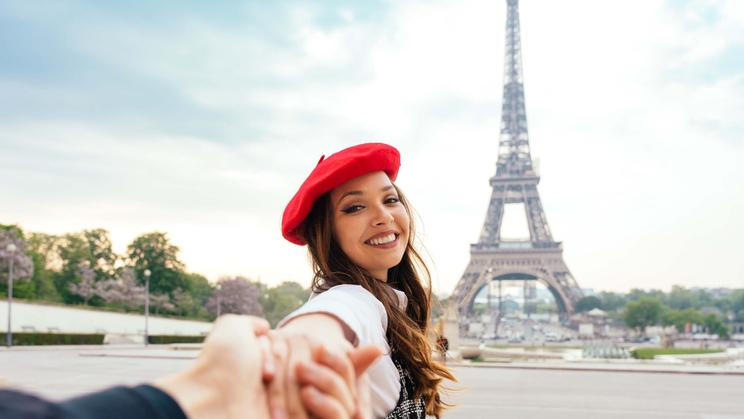 Cheerful,Happy,Couple,In,Love,Visiting,Paris,City,Centre,And