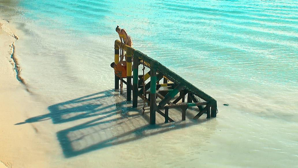 U Viviane Kerstin Terschawetz se po startu Survivoru rozjela vlna komentářů, ve kterých diváci porovnávají její „instagramový“ vzhled se syrovými záběry z ostrova a často sklouzávají k posměchu a hodnocení těla. Zároveň se v debatě objevuje i druhá strana, která připomíná vliv únavy, stresu a podmínek natáčení (a možného záměrného přibrání) a otevírá otázku, kde je hranice mezi kritikou hry a toxickým body shamingem.