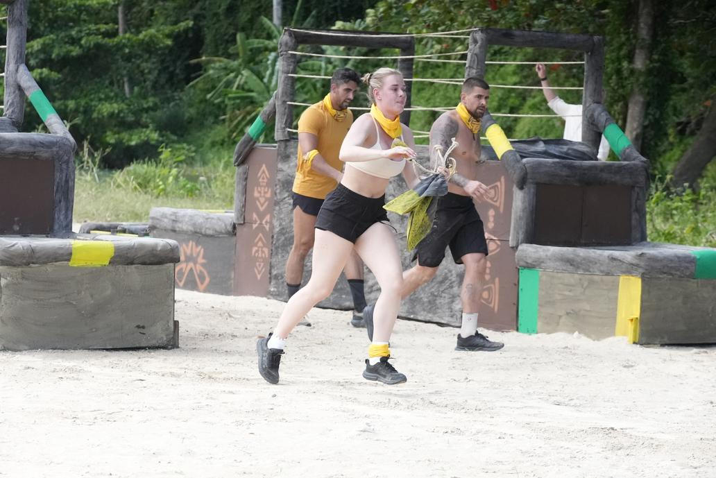 U Viviane Kerstin Terschawetz se po startu Survivoru rozjela vlna komentářů, ve kterých diváci porovnávají její „instagramový“ vzhled se syrovými záběry z ostrova a často sklouzávají k posměchu a hodnocení těla. Zároveň se v debatě objevuje i druhá strana, která připomíná vliv únavy, stresu a podmínek natáčení (a možného záměrného přibrání) a otevírá otázku, kde je hranice mezi kritikou hry a toxickým body shamingem.