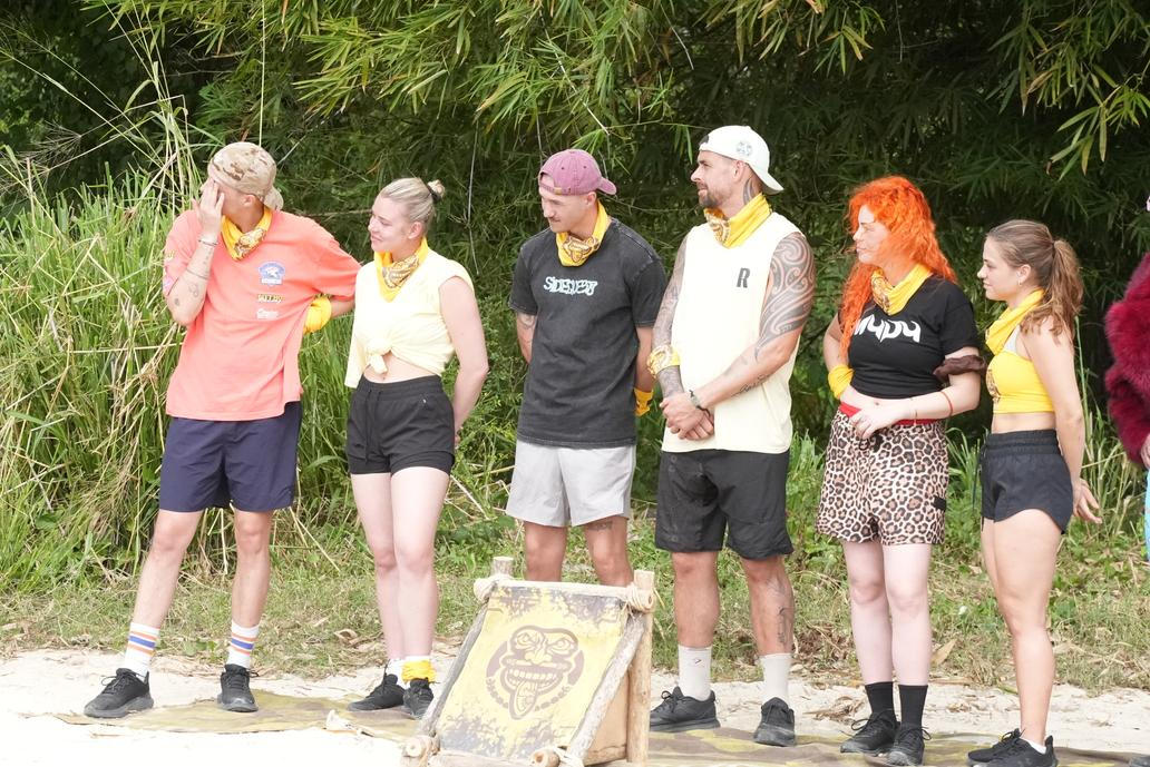 U Viviane Kerstin Terschawetz se po startu Survivoru rozjela vlna komentářů, ve kterých diváci porovnávají její „instagramový“ vzhled se syrovými záběry z ostrova a často sklouzávají k posměchu a hodnocení těla. Zároveň se v debatě objevuje i druhá strana, která připomíná vliv únavy, stresu a podmínek natáčení (a možného záměrného přibrání) a otevírá otázku, kde je hranice mezi kritikou hry a toxickým body shamingem.