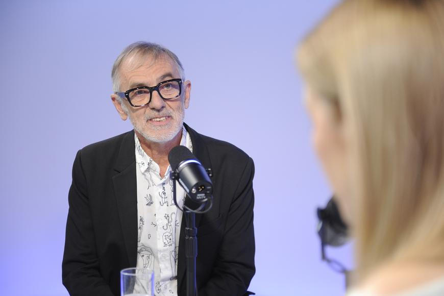 „Stát selhal,“ říká expert o zákazu mobilů ve školách. Popsal varovné signály u dětí