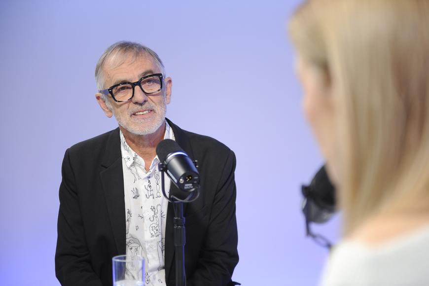 „Stát selhal,“ říká expert o zákazu mobilů ve školách. Popsal varovný signál u dětí