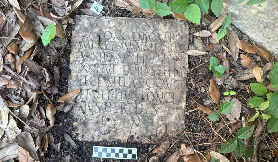 Otázka, jak se kámen z válkou zmítané Itálie dostal až do americké Louisiany, otevřela další kapitolu příběhu.