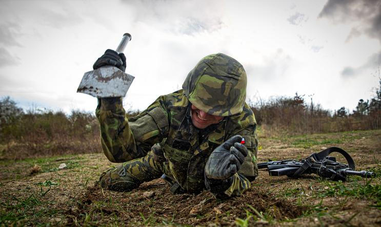 Výcvik rekrutů armády ČR ve Vyškově, téma Víkendu HN
