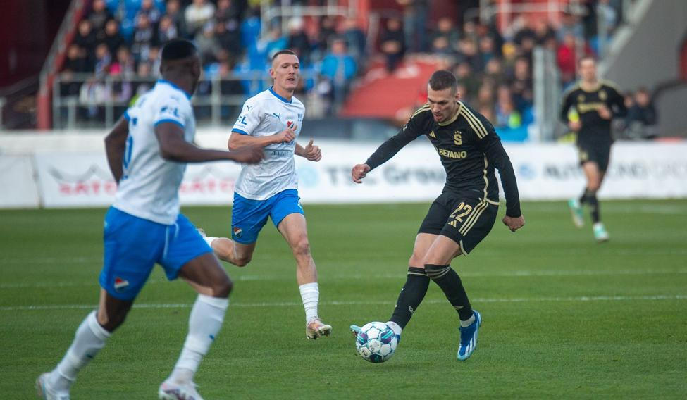 Lukáš Haraslín ze Sparty v zápase proti Baníku