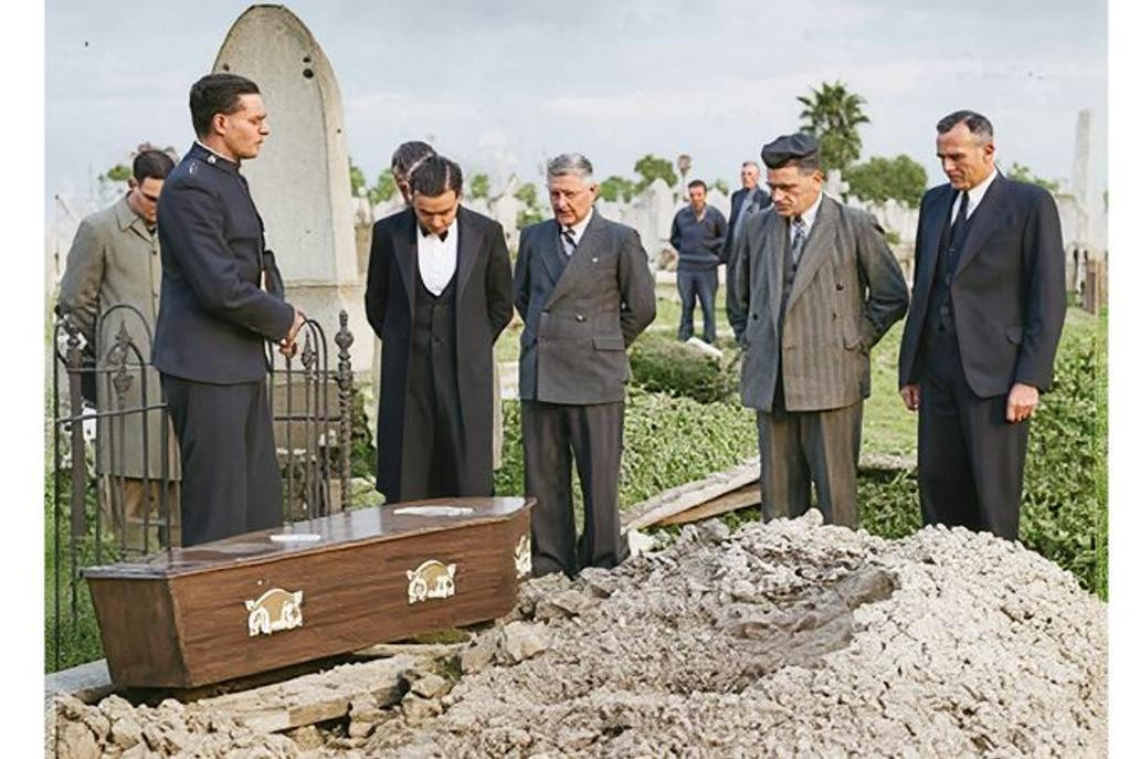 Pohřeb neznámého muže ze Somertonu na hřbitově West Terrace v Adelaide dne 14. června 1949. Službu vedl důstojník Armády spásy. Kolorováno