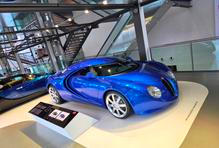 Jedná se o designový návrh možné podoby Veyronu z roku 1999, kdy se vedení koncernu VW teprve rozhodovalo o tom, jak bude po mnoha stránkách nepřekonatelný supersport vypadat.