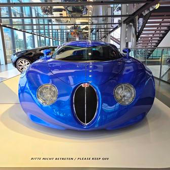 Bugatti si už od loňského roku připomíná 20 let Veyronu, vytáhlo proto i jeden zcela zapomenutý koncept.