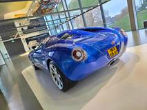 A dalších 14 let trvalo, než se auto loni poprvé veřejnosti skutečně představilo v celé své kráse. Dá se z toho odvozovat, že de Silvův návrh se ve vedení koncernu VW nesetkal s kdovíjakým pochopením.