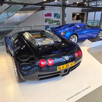 Tu pod vedením šéfdesignéra koncernu VW Hartmuta Warkuße pomáhal navrhovat i mladý Slovák Jozef Kabaň.