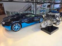 Jak jsme ale zmínili, sériový Veyron dostal šestnáctiválec se čtyřmi turbodmychadly a základ této jednotky se v Bugatti používá dodnes.