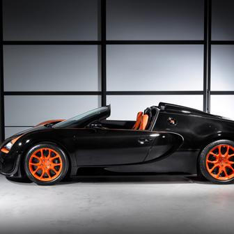 A kromě kupé se objevila varianta i s odnímatelnou střechou.