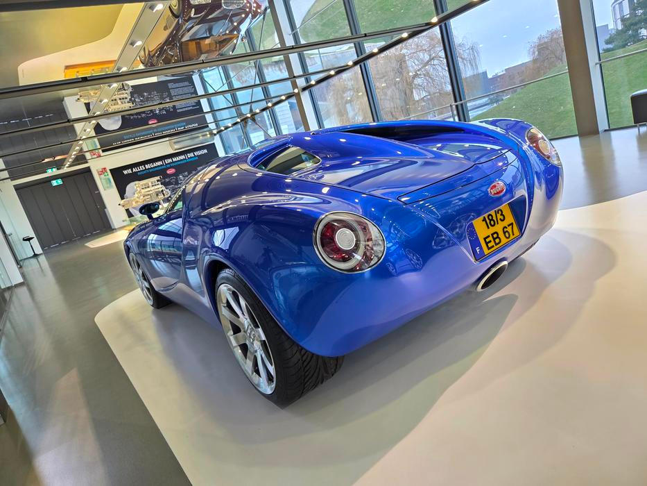 A dalších 14 let trvalo, než se auto loni poprvé veřejnosti skutečně představilo v celé své kráse. Dá se z toho odvozovat, že de Silvův návrh se ve vedení koncernu VW nesetkal s kdovíjakým pochopením.