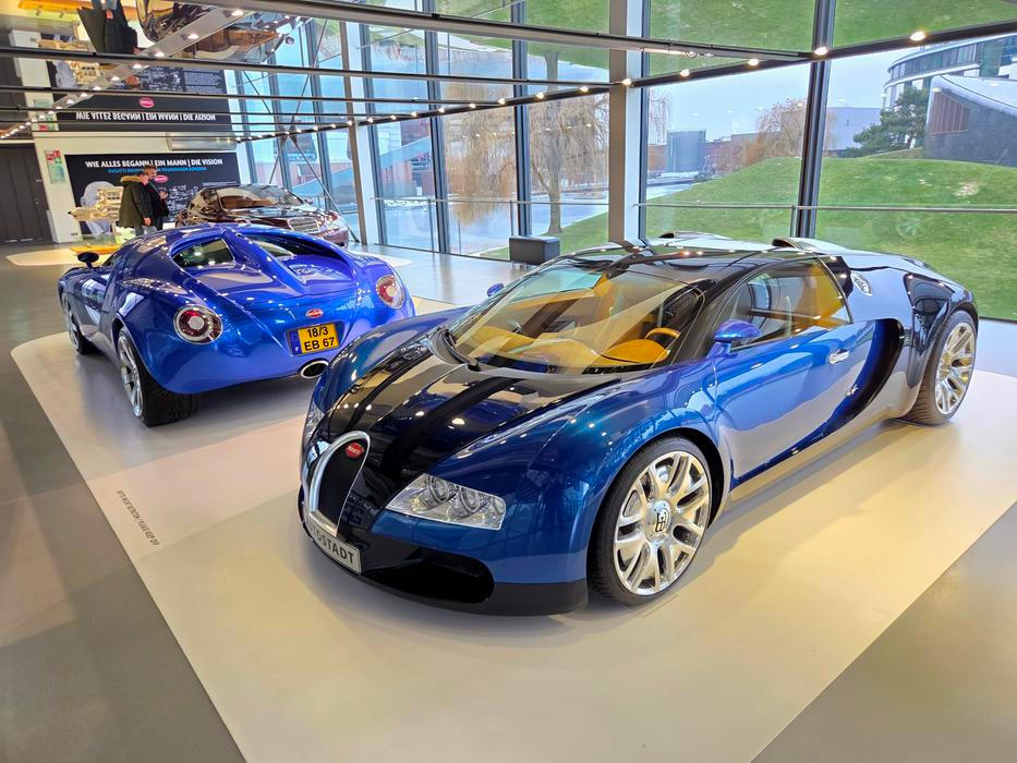 Auto je k vidění v Autostadtu ve Wolfsburgu a vedle něj stojí i prototyp pozdější sériové verze Veyronu.